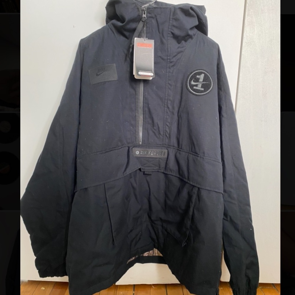 Nike AF1 coat. Men’s large. New with tags.
